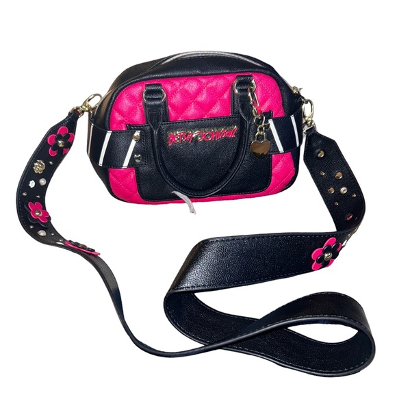 Betsey Johnson Handbags - NWOT BETSEY JOHNSON Pink & Black w/ Flower Guitar Strap Purse